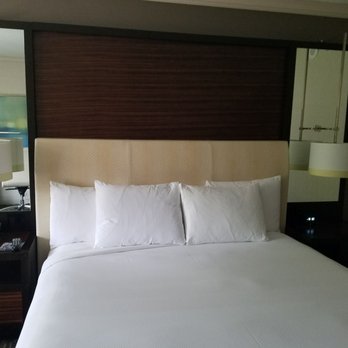 Hilton McLean Tysons Corner - King bed - Hotels Near Me - Mclean, Virginia
