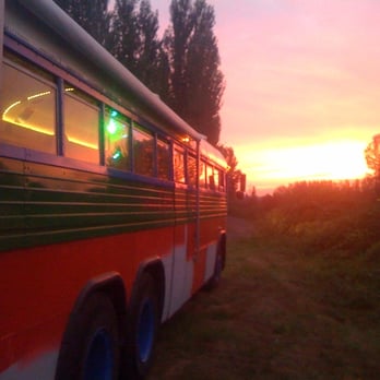 Cascadia Cruiser - A real live band playing in the back of the bus!!! Sunset at Edgefield. - Party Bus Rentals Near Me - Portland, Oregon Cascadia Cruiser - A real live band playing in the back of the bus!!! Sunset at Edgefield. - Party Bus Rentals Near Me - Portland, Oregon