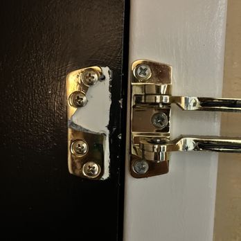 Park Manor Hotel - Broken door lock - Hotels Near Me - Clifton Park, New York Park Manor Hotel - Broken door lock - Hotels Near Me - Clifton Park, New York