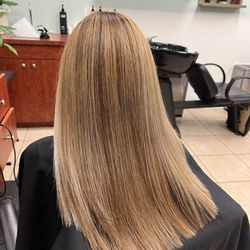 My natural hair color is black and Esbaider did highlights plus a lighter color she's amazing!!!!
