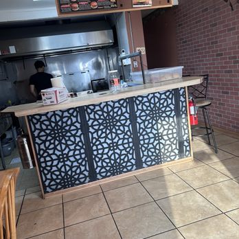 Famous Burgers - One guy cooking. He was swamped earlier. I got my order in about 15 minutes - Burgers Near Me - Strathmore, California Famous Burgers - One guy cooking. He was swamped earlier. I got my order in about 15 minutes - Burgers Near Me - Strathmore, California