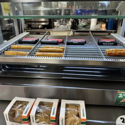 7-Eleven - Hot food area