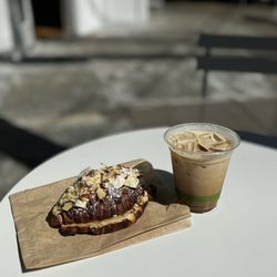 CoffeeShop - Almond croissant and chai latte