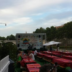 Roma Latin village - Parte dei tavoli presenti lato palco