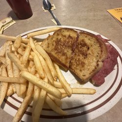 Dari-Villa Restaurant - Reuben with fries