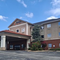 Comfort Suites - Front entrance