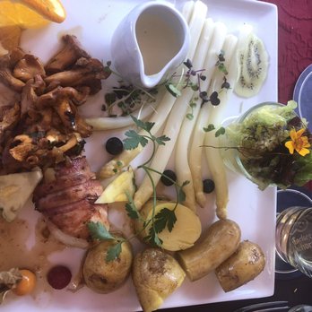 Madame Plüsch - Chicken saltimbocco with white asparagus - German Near Me - Füssen, BY