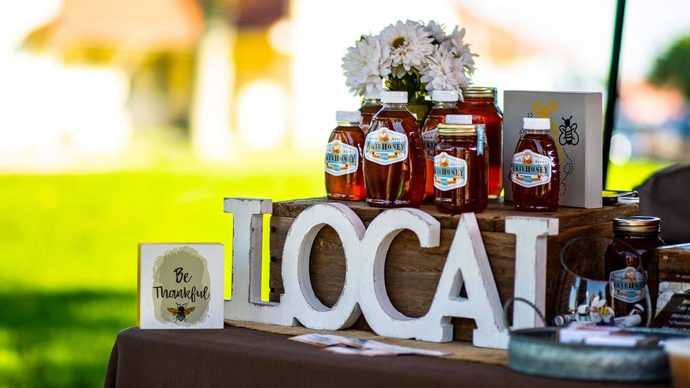 ROARK ACRES HONEY HOUSE Updated August 2024 13 Photos 217 E Main