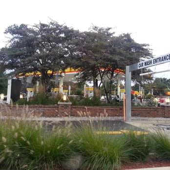 Shell - Car wash entrance & Halloween decor - Gas Stations Near Me - Schaumburg, Illinois