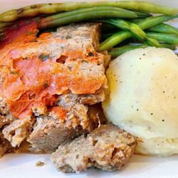 Cookunity - Classic Bistro Meatloaf w/ whipped potatoes and green beans by Chef Kevin Meehan//I think I had this before. Still like it!