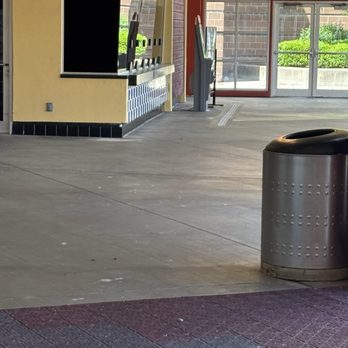 AMC Studio 28 - 1 lone kiosk which was out of order - Cinema Near Me - Olathe, Kansas