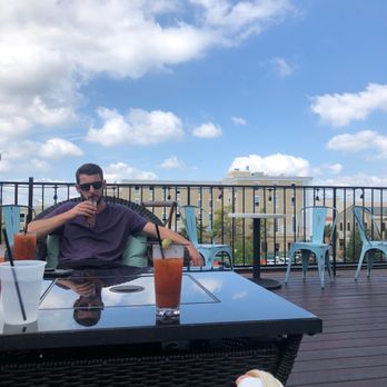 Henry's Rooftop Deck - Bars Near Me - Charleston, South Carolina