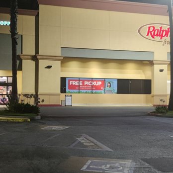 Ralphs Fresh Fare - Trash, Floor Products outside and carts all over the parking lot. - Grocery Near Me - Long Beach, California Ralphs Fresh Fare - Trash, Floor Products outside and carts all over the parking lot. - Grocery Near Me - Long Beach, California