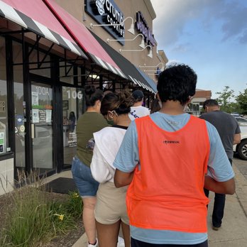 Crumbl - Schaumburg - Desserts Near Me - Schaumburg, Illinois