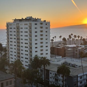 Huntley - View at sunset - Hotels Near Me - Santa Monica, California Huntley - View at sunset - Hotels Near Me - Santa Monica, California