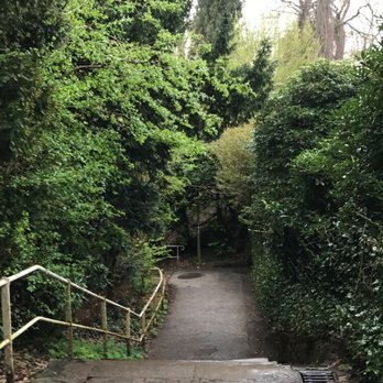 Blankeneser Treppenviertel - Pathway - Local Flavor Near Me - Hamburg, HH