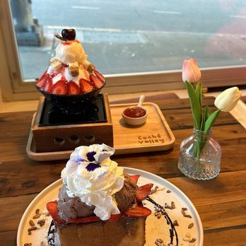 Coche Valley Dessert Cafe - Strawberry Nutella Shibuya Toast, Strawberry Cheesecake Bingsu - IG @bougiefoodieboi - Desserts Near Me - Seattle, Washington Coche Valley Dessert Cafe - Strawberry Nutella Shibuya Toast, Strawberry Cheesecake Bingsu - IG @bougiefoodieboi - Desserts Near Me - Seattle, Washington