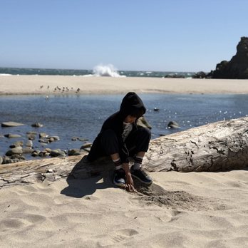 Pfeiffer Beach - Beaches Near Me - Big Sur, California