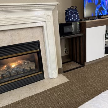 Hampton Inn Ukiah - Fire place - Hotels Near Me - Ukiah, California Hampton Inn Ukiah - Fire place - Hotels Near Me - Ukiah, California