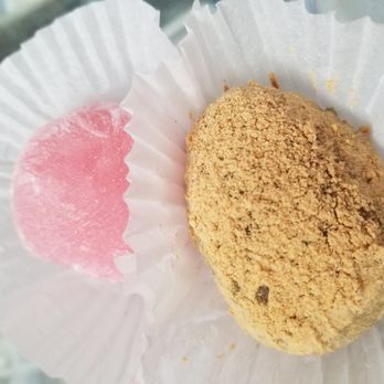 Sakura-ya - Pink and Kinako mochi...yum! - Bakeries Near Me - Gardena, California