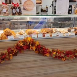 La Belle French Bakery - Decorated for Fall 10-17-2024