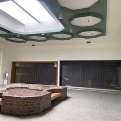 Cressona Mall - Interior- so freaking depressing.