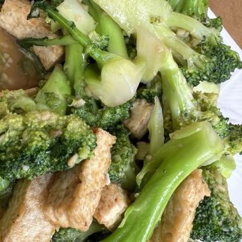 Uptown Eatery - Broccoli in Garlic Sauce, with added Tofu. Needed more garlic. - Dim Sum Near Me - Gibsons, British Columbia Uptown Eatery - Broccoli in Garlic Sauce, with added Tofu. Needed more garlic. - Dim Sum Near Me - Gibsons, British Columbia