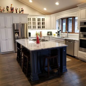 Distinctive Kitchen & Bath - a large kitchen with a center island - Cabinetry Near Me - Greenwood, Indiana Distinctive Kitchen & Bath - a large kitchen with a center island - Cabinetry Near Me - Greenwood, Indiana