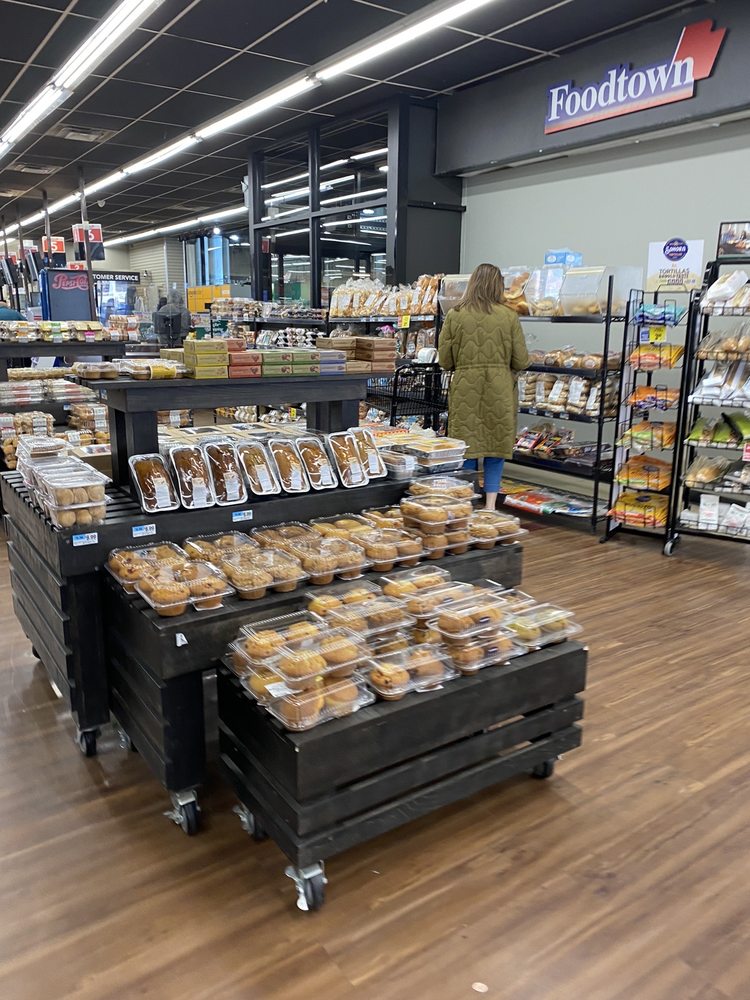 FOODTOWN Updated October 2024 17 Photos 686 Main St, New York