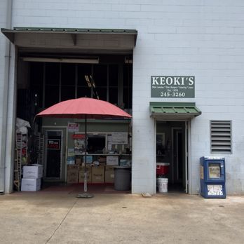 Keoki's - Outside - stools on the side to sit on - Breakfast & Brunch Near Me - Lihue, Hawaii