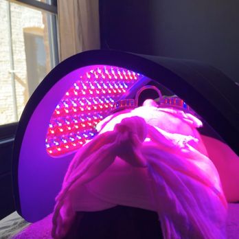 Oliveaux - LED light therapy with the celluma pro - Skin Care Near Me - Los Angeles, California Oliveaux - LED light therapy with the celluma pro - Skin Care Near Me - Los Angeles, California