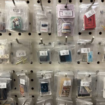 Auntie Em's Miniatures - Dollhouse accessories - Antiques Near Me - Glendale, Arizona Auntie Em's Miniatures - Dollhouse accessories - Antiques Near Me - Glendale, Arizona