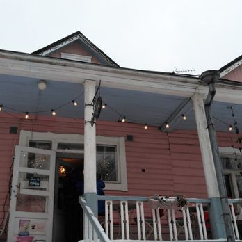Café Vanille - You walk up to the covered porch and go inside. - Restaurants Near Me - Helsinki, 18