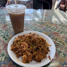 They make every order fresh hot. The lady in front of me ordered the same item as me, and I can tell they cooked our food separately. They make every order fresh hot. The lady in front of me ordered the same item as me, and I can tell they cooked our food separately.