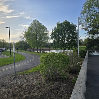 Lake Arlington - Lakes Near Me - Arlington Heights, Illinois