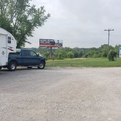 Die Brot Pann Bakery - Parkinglot is big enough for an RV.