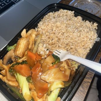 China House Delivery - Chicken and mixed vegetables with brown rice - Chinese Near Me - Lodi, New Jersey China House Delivery - Chicken and mixed vegetables with brown rice - Chinese Near Me - Lodi, New Jersey
