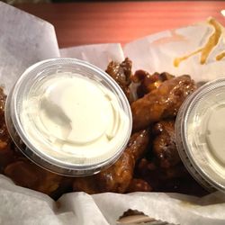 Mulligan's Grill - Hot wings