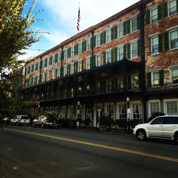The Marshall House - The exterior of the Marshall house - Hotels Near Me - Savannah, Georgia
