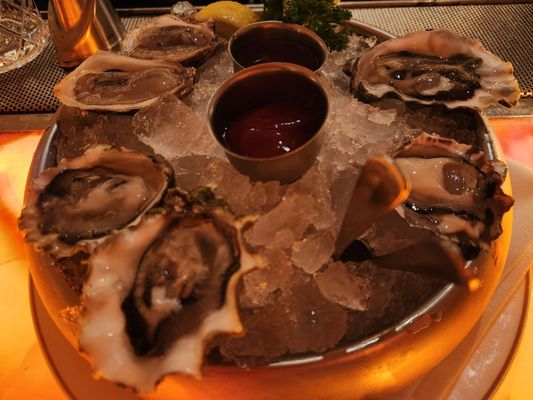 Leo's Oyster Bar by null