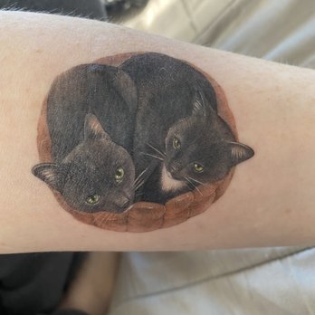 Paw Tattoo - 24 hours after completion. - Tattoo Near Me - San Mateo, California Paw Tattoo - 24 hours after completion. - Tattoo Near Me - San Mateo, California