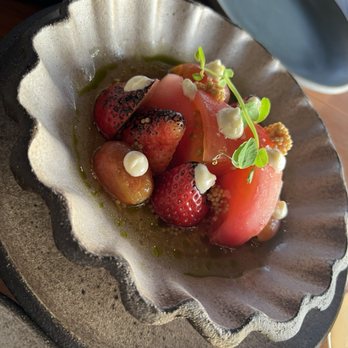 Moana Restaurant - Strawberry and locally grown tomato salad with such a tasty vinaigrette dressing is a must! - Wine Bars Near Me - Kailua-Kona, Hawaii Moana Restaurant - Strawberry and locally grown tomato salad with such a tasty vinaigrette dressing is a must! - Wine Bars Near Me - Kailua-Kona, Hawaii