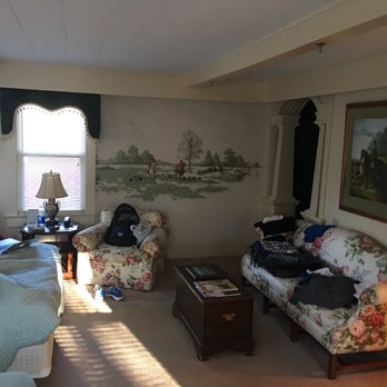Pine Crest Inn - Couches and chairs to sit around with people (resembled a nice home living room) - Hotels Near Me - Pinehurst, North Carolina