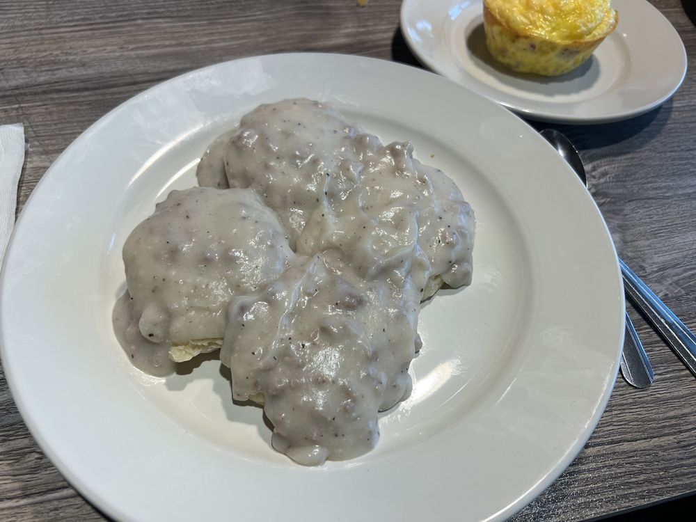 Raevia’s Cafe Logo