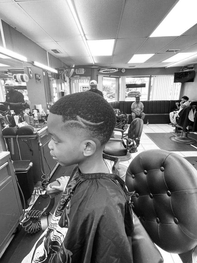 Lidie Sky Barbershop Logo