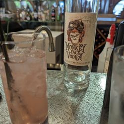 Almendra Winery & Distillery - Grapefruit Blossom