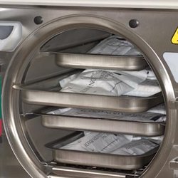En Vogue Dayspa & Gift Studio - We use an autoclave to sterilize tools.