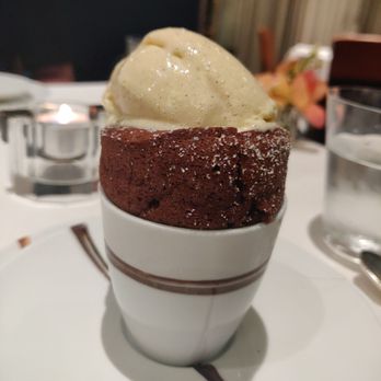 Comice - Love that ice cream on top (vanilla?) and that crunch of the outside of the chocolate souffle. - French Near Me - Paris, 75