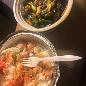 Spring Garden - Broccoli with Garlic Sauce and white rice (hot sauce) - Chinese Near Me - Brooklyn, New York Spring Garden - Broccoli with Garlic Sauce and white rice (hot sauce) - Chinese Near Me - Brooklyn, New York