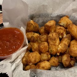 Memories Food & Spirits - Garlic cheese curds with tomato sauce